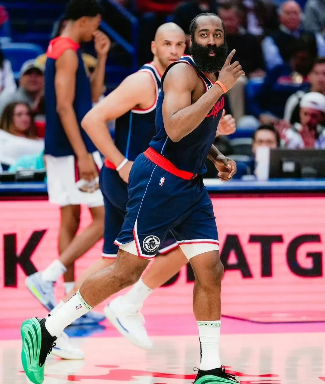 爱游戏全站包含欧冠赛程吃紧，洛杉矶快船窗口期队长鼓劲，球迷炸锅，球队文化再被提及的词条