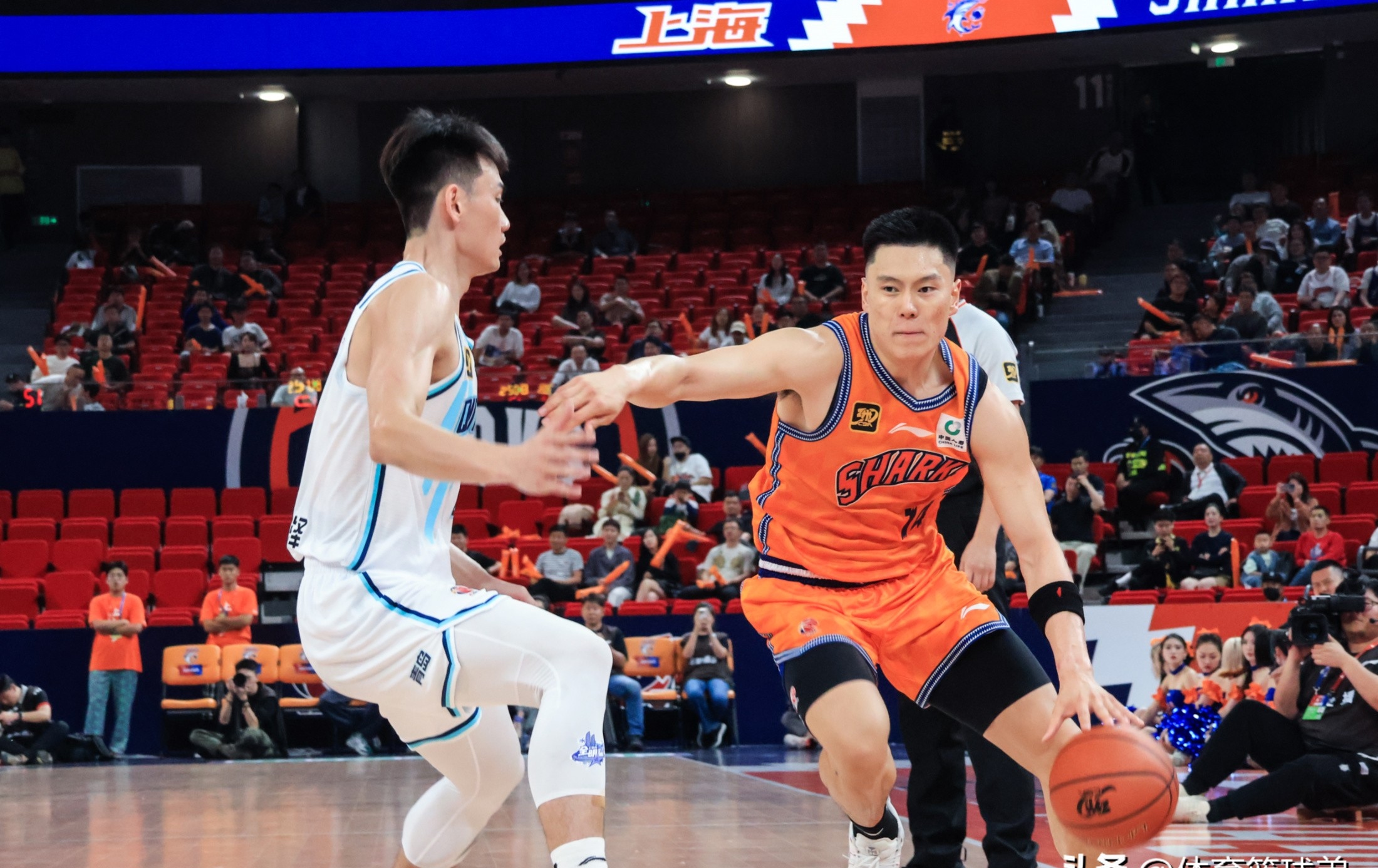 爱游戏网页版今晨CBA常规赛焦点战；武汉三镇更衣室发声；底气十足；年轻球员得到机会(cba俱乐部首日焦点战)