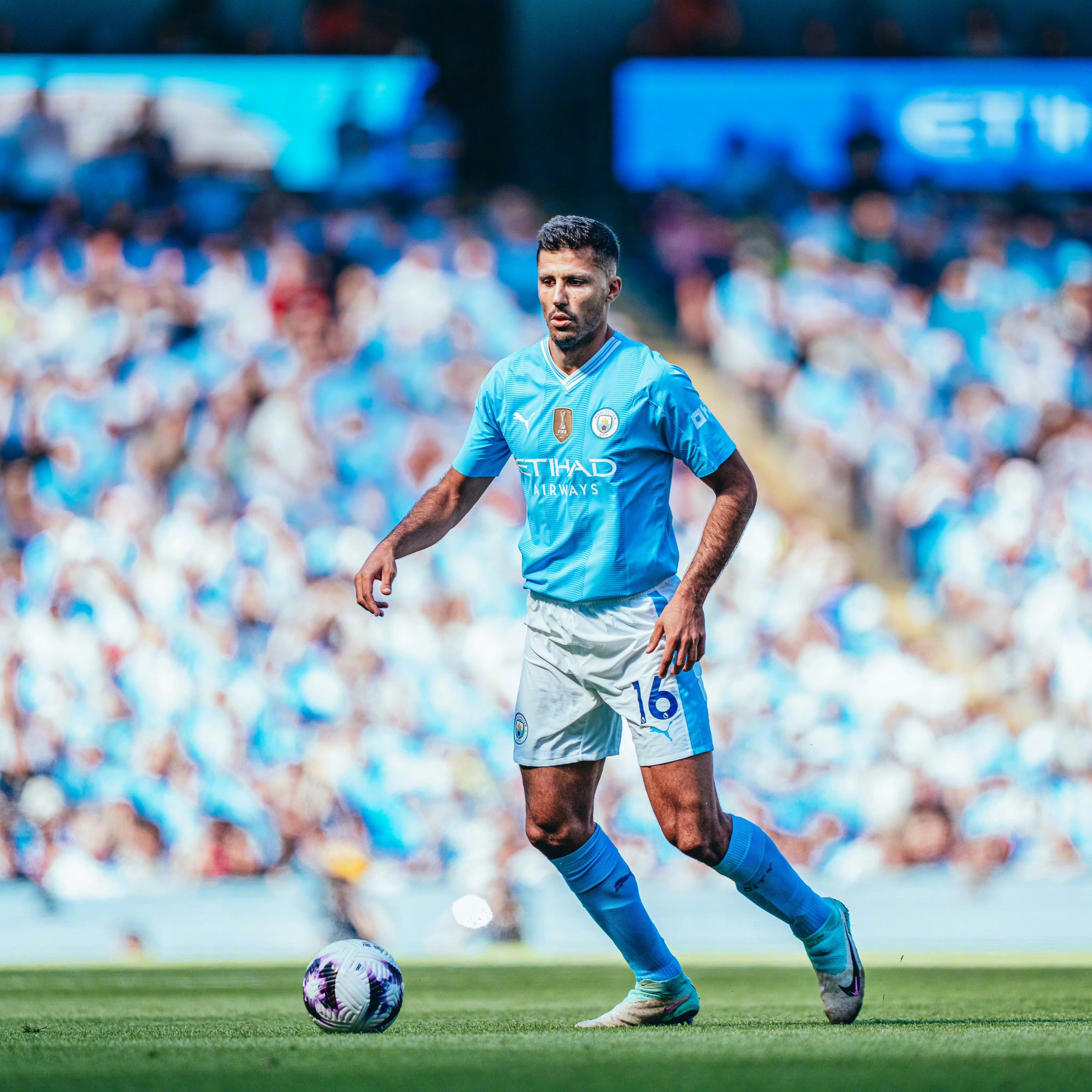 爱游戏在线登录包含巴黎圣日耳曼训练开放日，冲刺阶段强势反弹引欢呼，英超在即，赛季目标并未改变的词条